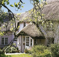 Holiday Accommodation - The Thatch Cottage, Launce